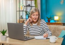 Choisir une mutuelle santé adaptée après 65 ans